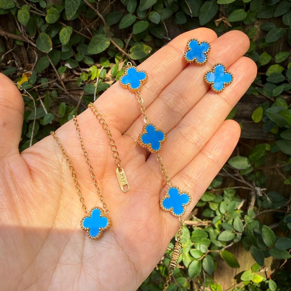 Blue Clover Bracelet: Gold Plated Stainless Steel